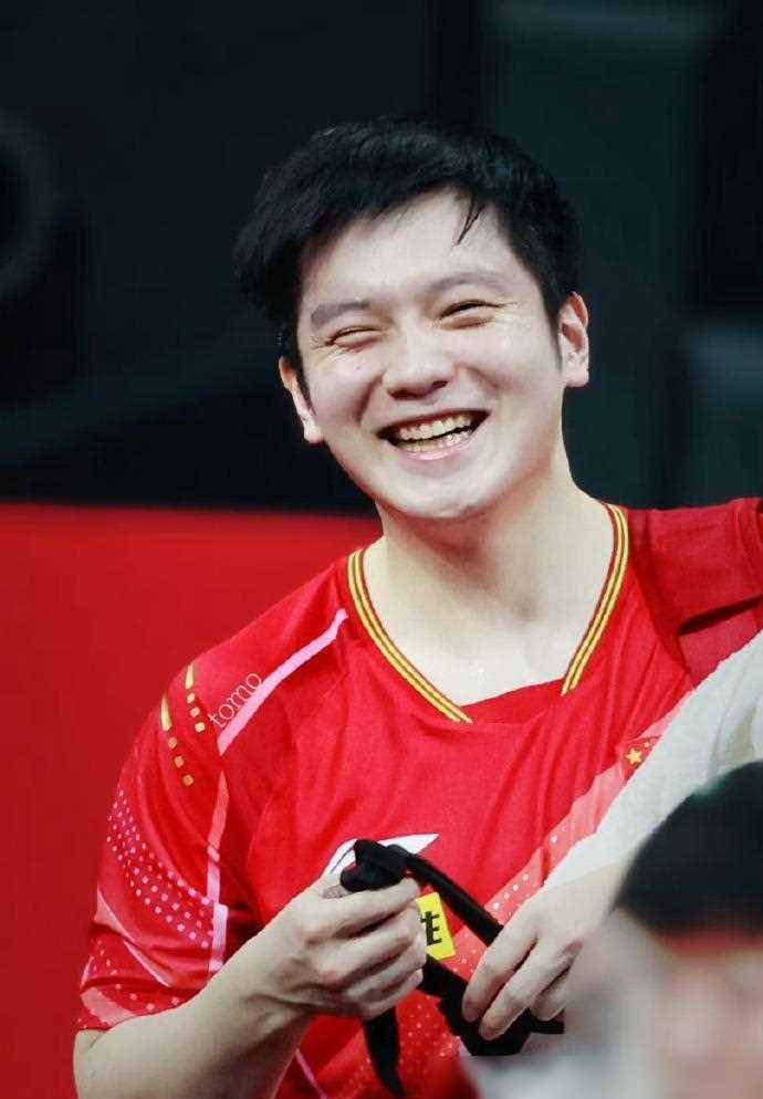 原创樊振东的笑容好暖樊振东17年赚了多少钱樊振东表情包大盘点