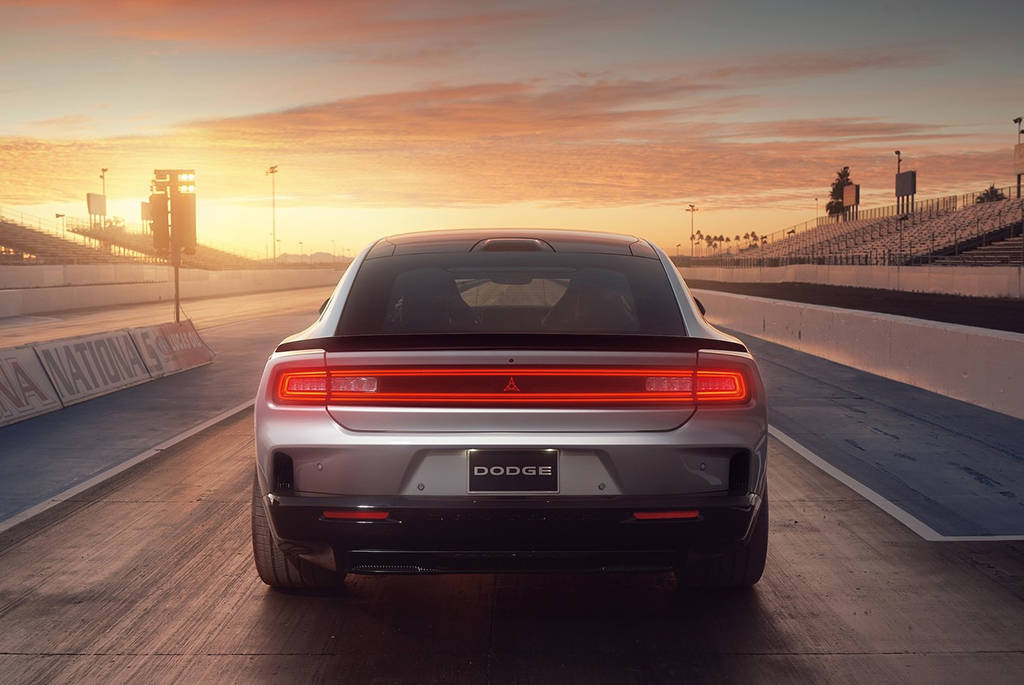 300马力 后驱 更低门槛 聊聊全新道奇charger纯电版新车型_搜狐汽车