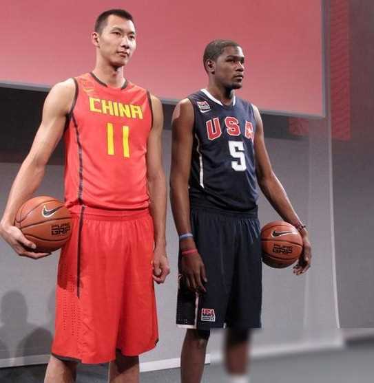 5张照片揭示易建联天赋为何被誉为黄种人天花板