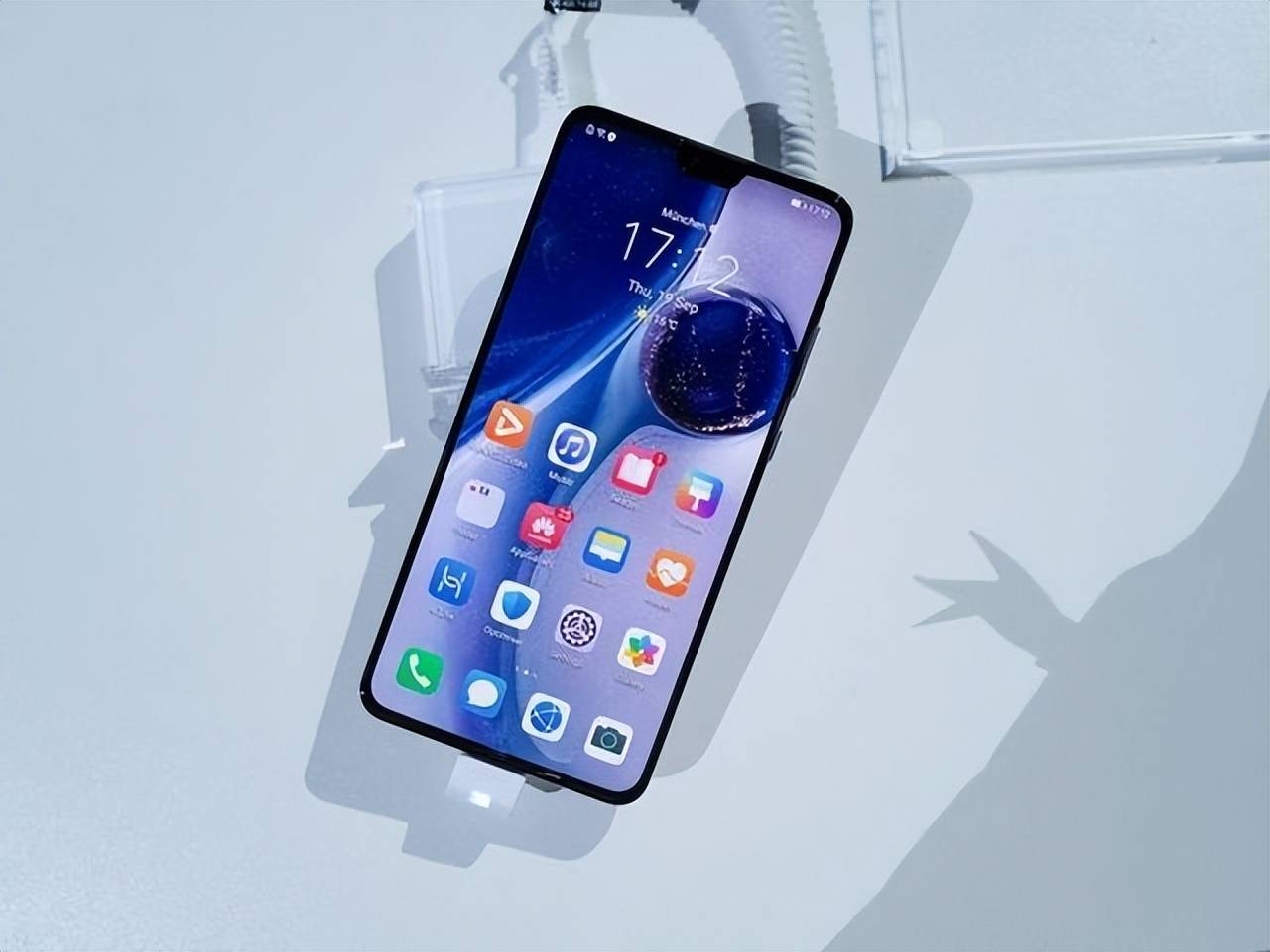 华为缺乏"武德",麒麟5g芯片 鸿蒙os 九成新,从4999元跌至685元