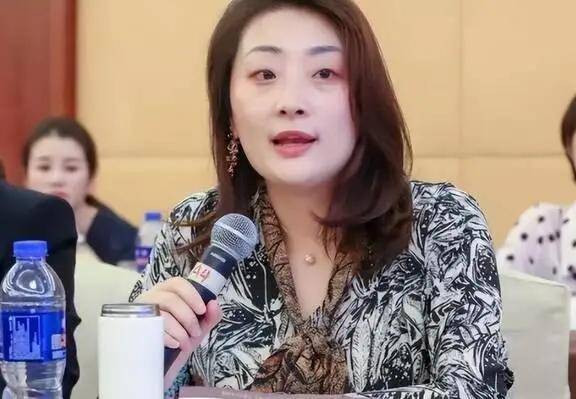继承500亿娃哈哈后,宗馥莉不结婚的原因找到了_王力宏