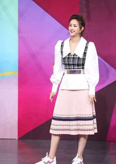 参加《妻子的旅行》狂秀恩爱,路透照美腿吸睛_张歆艺_夫妻_金瀚