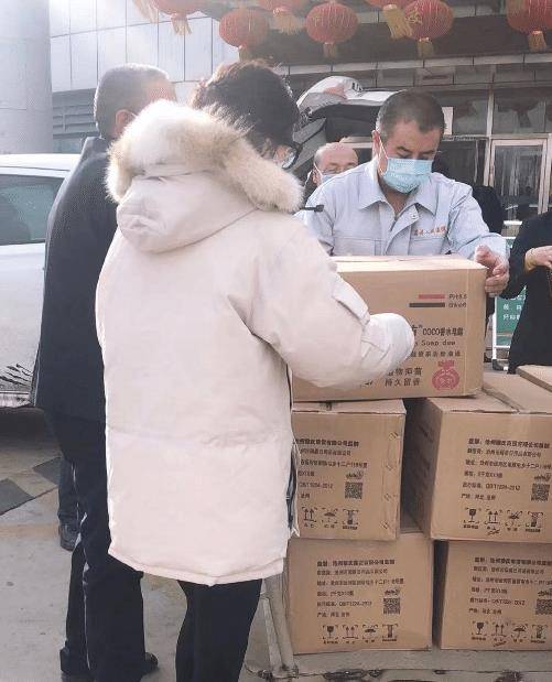 莉哥复出受挫只能回校读书另一身份被同学意外曝光