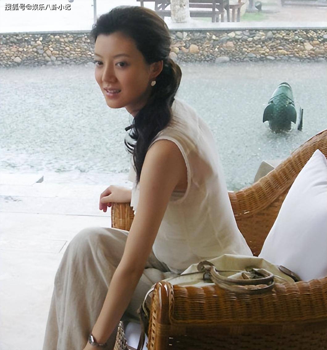 原创母亲是国家一级演员父亲是作家28岁结婚30岁离婚无儿无女