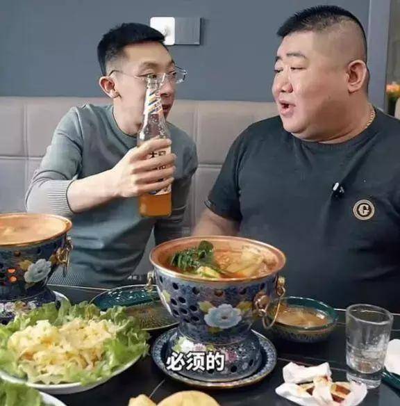 "雨哥"跟他的拍档就是老老实实地做视频,没想到还真火了,然后,问题就