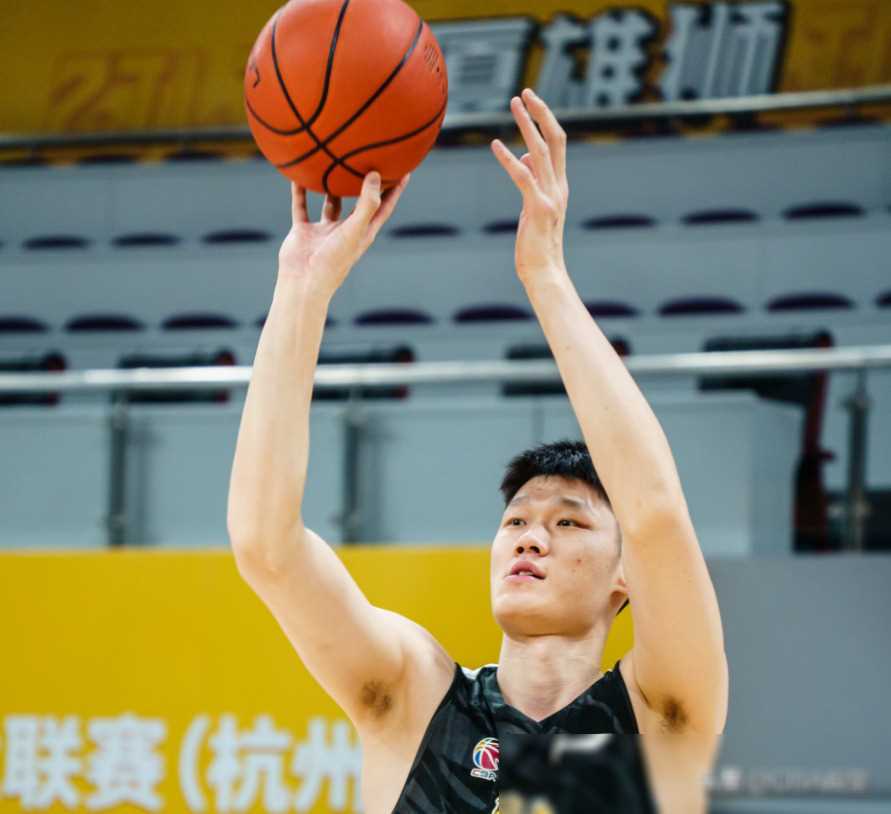 原创广厦备战山西赵岩昊独挑大梁嘉仁投篮训练激战山西