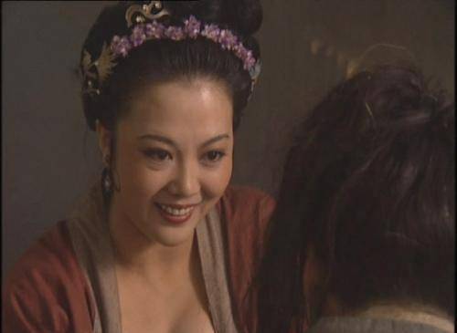 "母夜叉"孙二娘,孙二娘是菜园子张青的妻子,原先是孟州道十字坡卖人肉