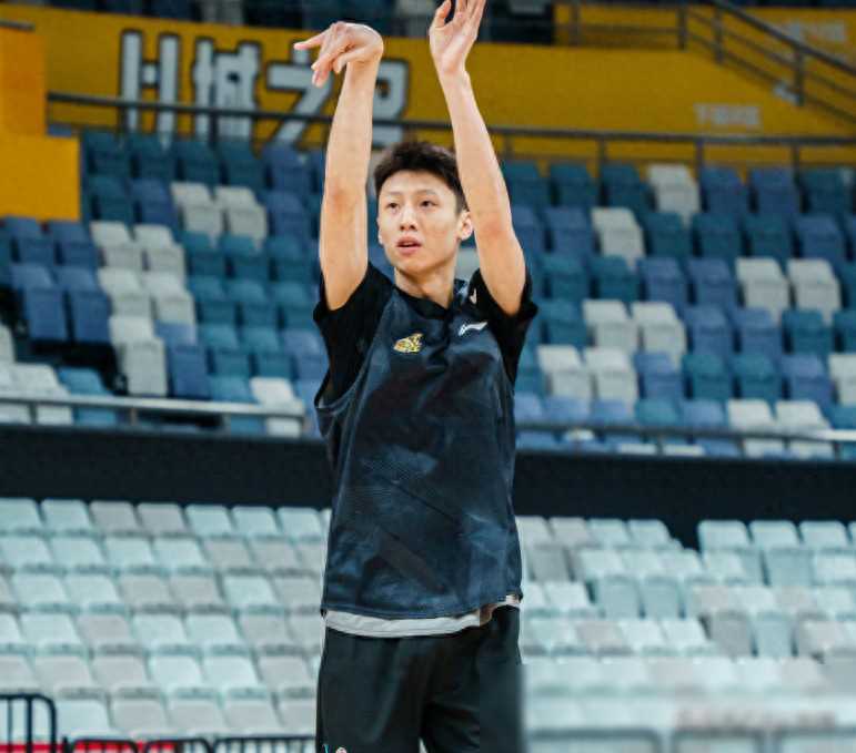 原创广厦备战山西赵岩昊独挑大梁嘉仁投篮训练激战山西