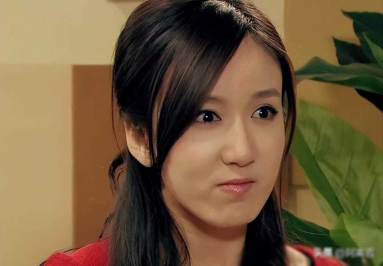 娄艺潇全程不穿裤辣眼毁经典网友表示还是去干直播吧