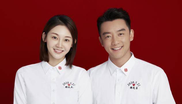 在去年11月份的时候,魏晨也是在自己的社交平台上发布了自己向女朋友