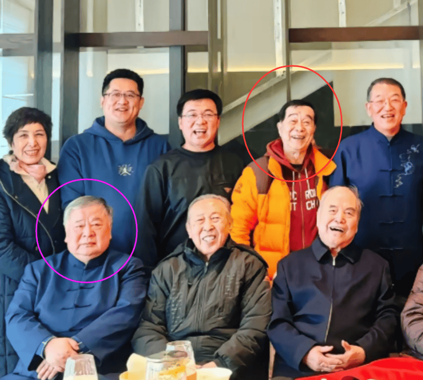 于谦师父站后排惹争议,两位德云社恩人罕同框_石富宽_赵炎_关系