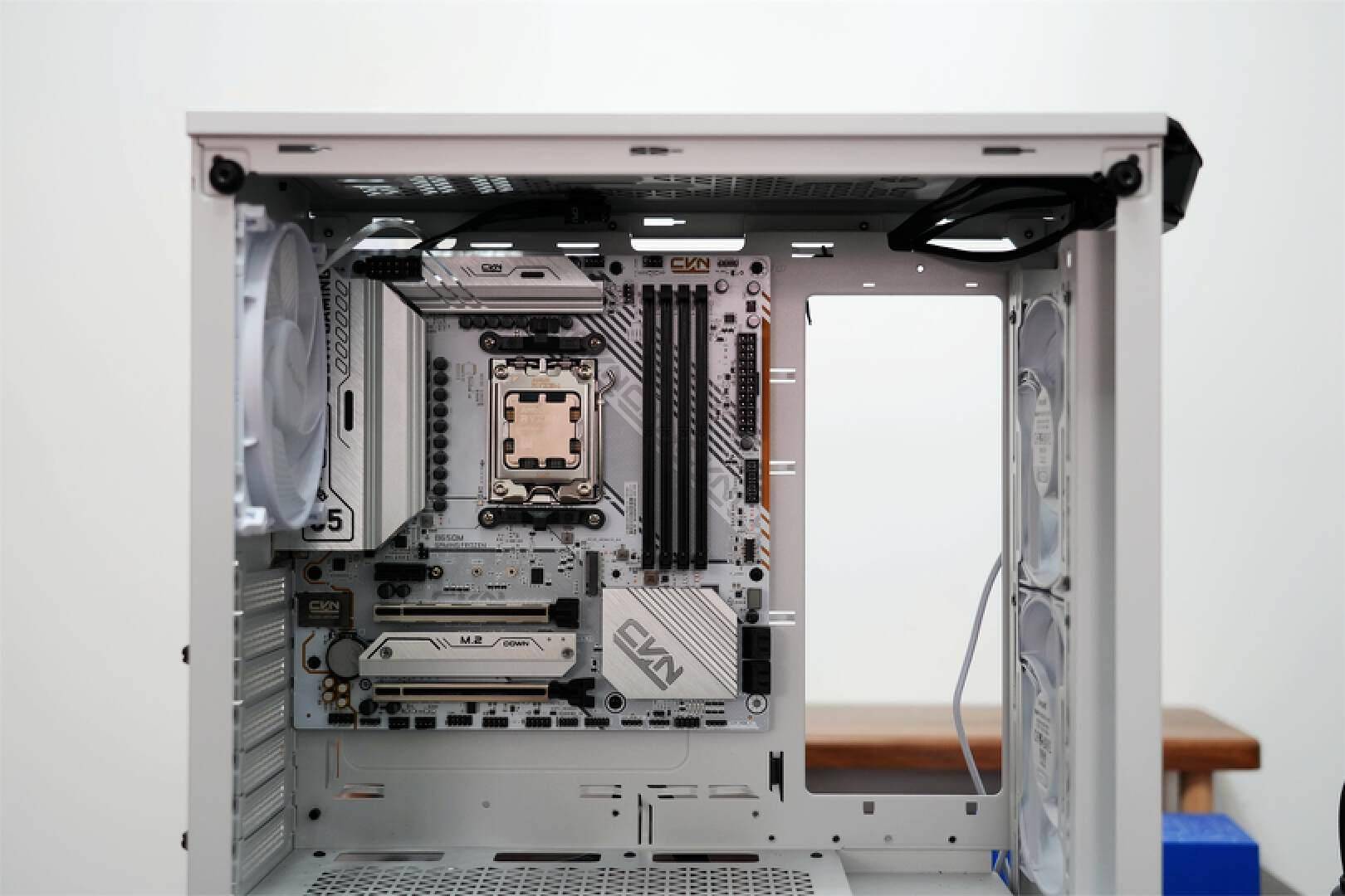 要颜值要性能选择七彩虹cvnb650m战列舰主板准没错