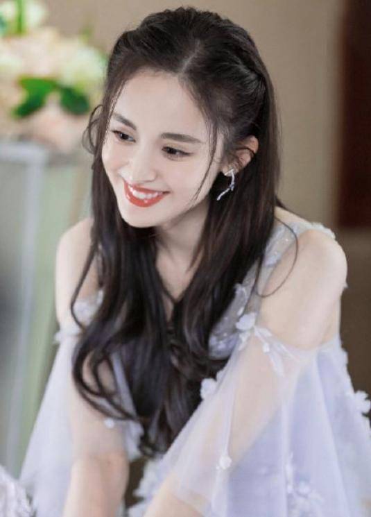 原创古力娜扎新剧造型不输超模的身材美貌堪称芭比娇娃惊艳全场