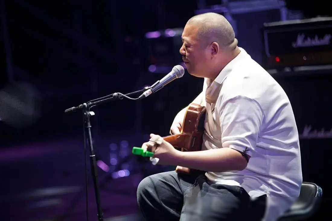 臧天朔狂歌猛砸往事梅砸场子成龙今已无人问津