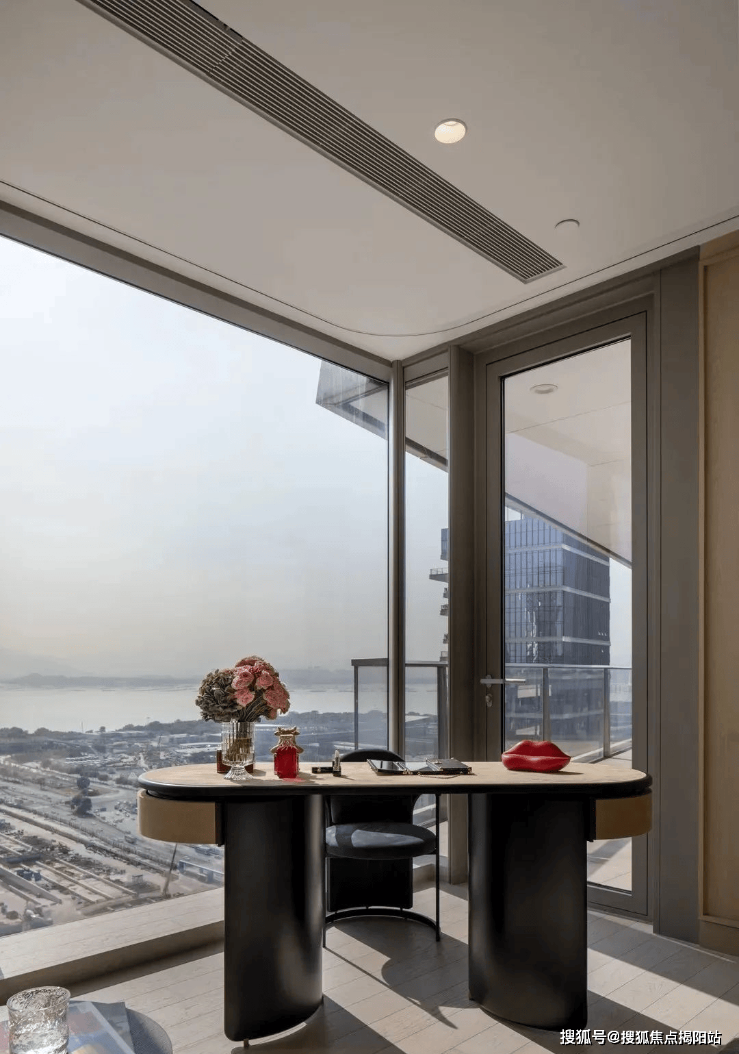 深圳湾1号莱佛士公寓交房时间深圳南山深圳湾1号莱佛士公寓售楼处