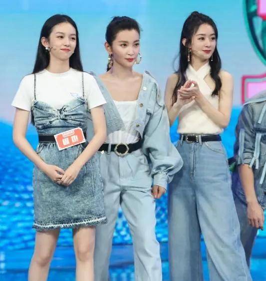 至于综艺首秀,是李冰冰和公司一姐赵丽颖带着她亲自上的.