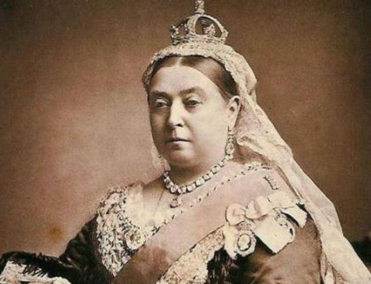 她是非洲最美公主,灭国后当成黑奴贩卖,被英国女王收养后成贵族_萨拉