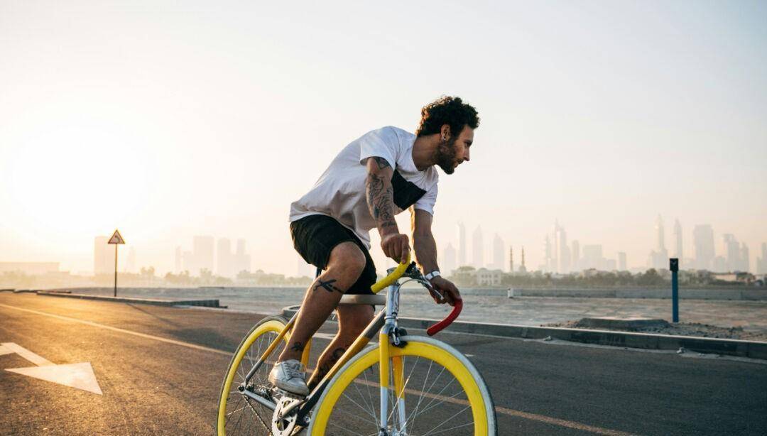 年轻人骑行爆火但骑太久真的会影响生育力