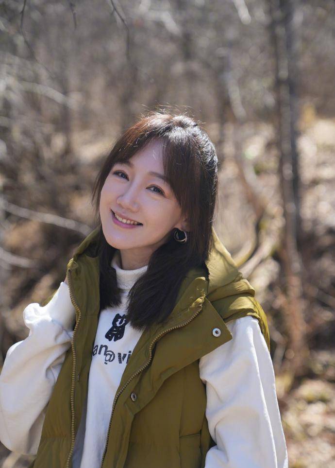 胡歌现在已经结婚了,并且有了一个女儿,但是薛佳凝却没有任何好舷息