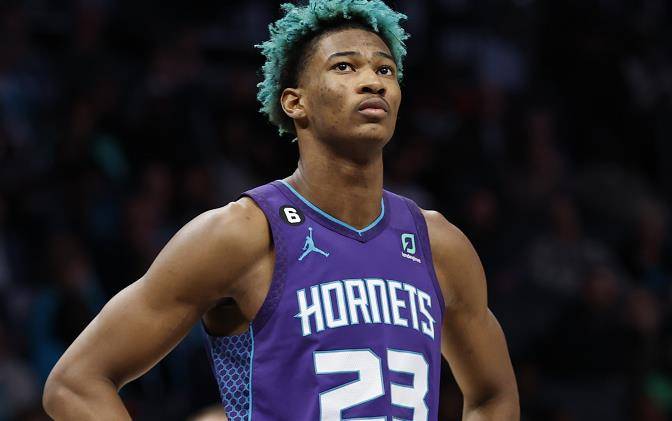 据消息人士透露,在东部联盟,nba的沙姆斯报道,76人队与康塞尔签下了一