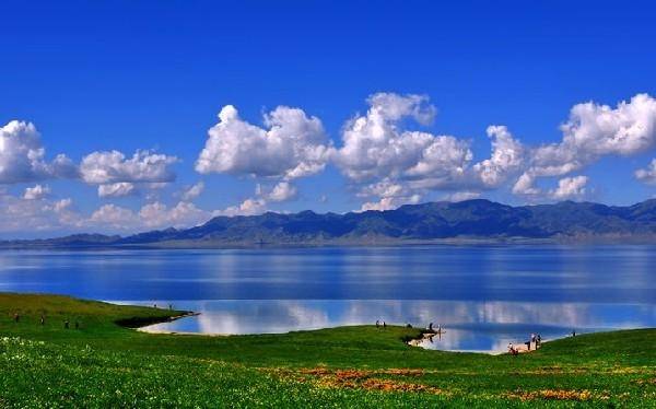 新疆八日游必打卡景点介绍,新疆8天7晚行程路_旅游_赛里木湖_晶晶