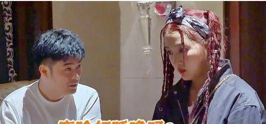 原创关晓彤被问鹿晗打呼噜吗关晓彤害羞回答可吵了