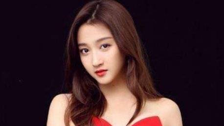 原创关晓彤被父母捧成大明星为何亲姐却在卖拉面