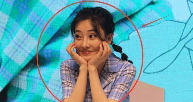 现在,网红界有李佳琪,薇娅和冯提莫崭露头角,尤其是冯提莫,她是网红中