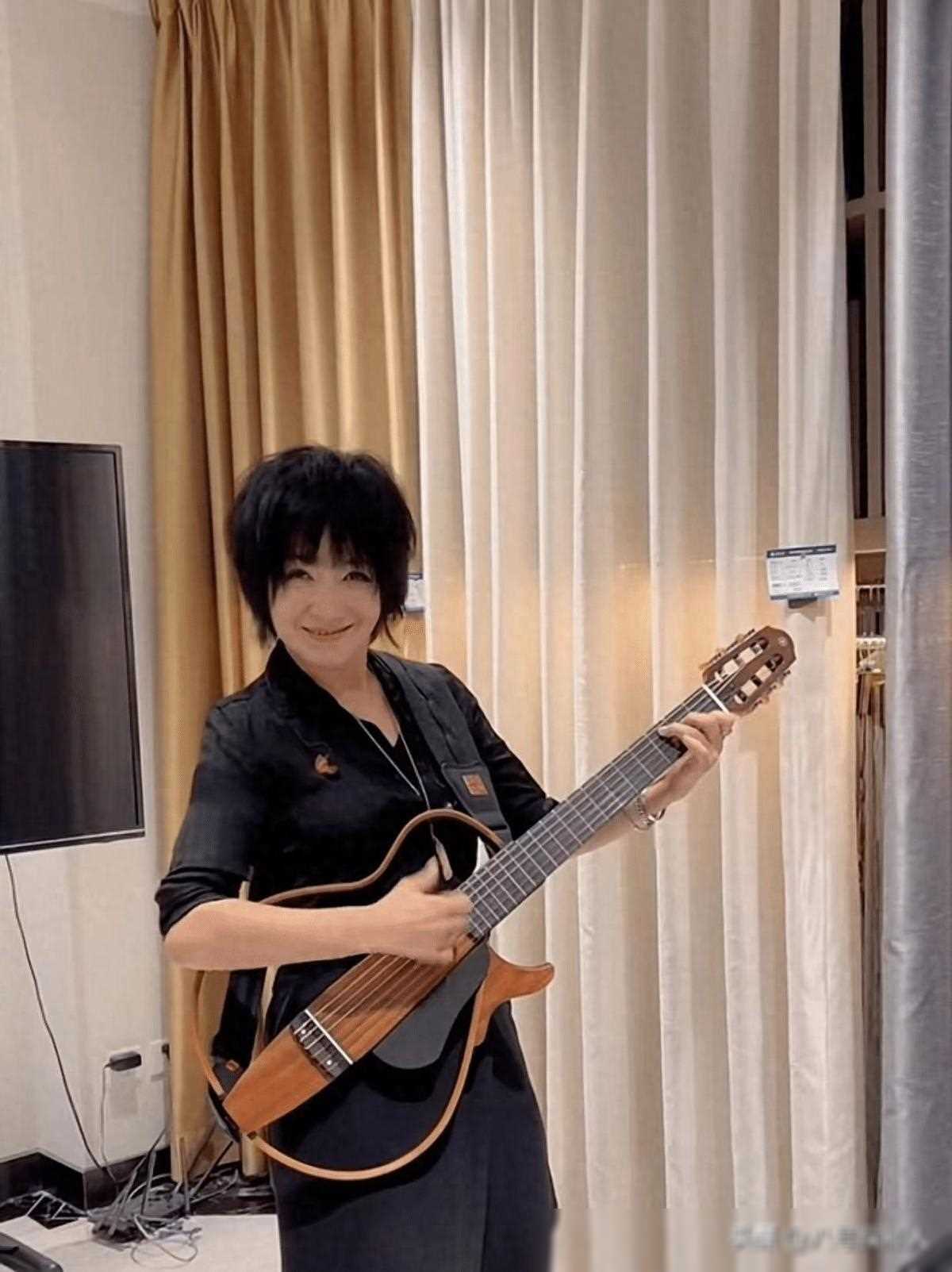 原创中国女性摇滚教母斯琴格日乐五登春晚曾被恩师骗情