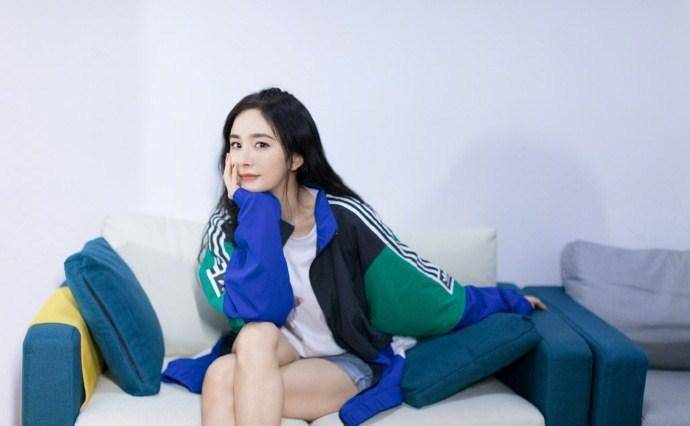 原创杨幂晒库存照暴露体重了穿运动装90斤穿出80斤效果辣妈变少女