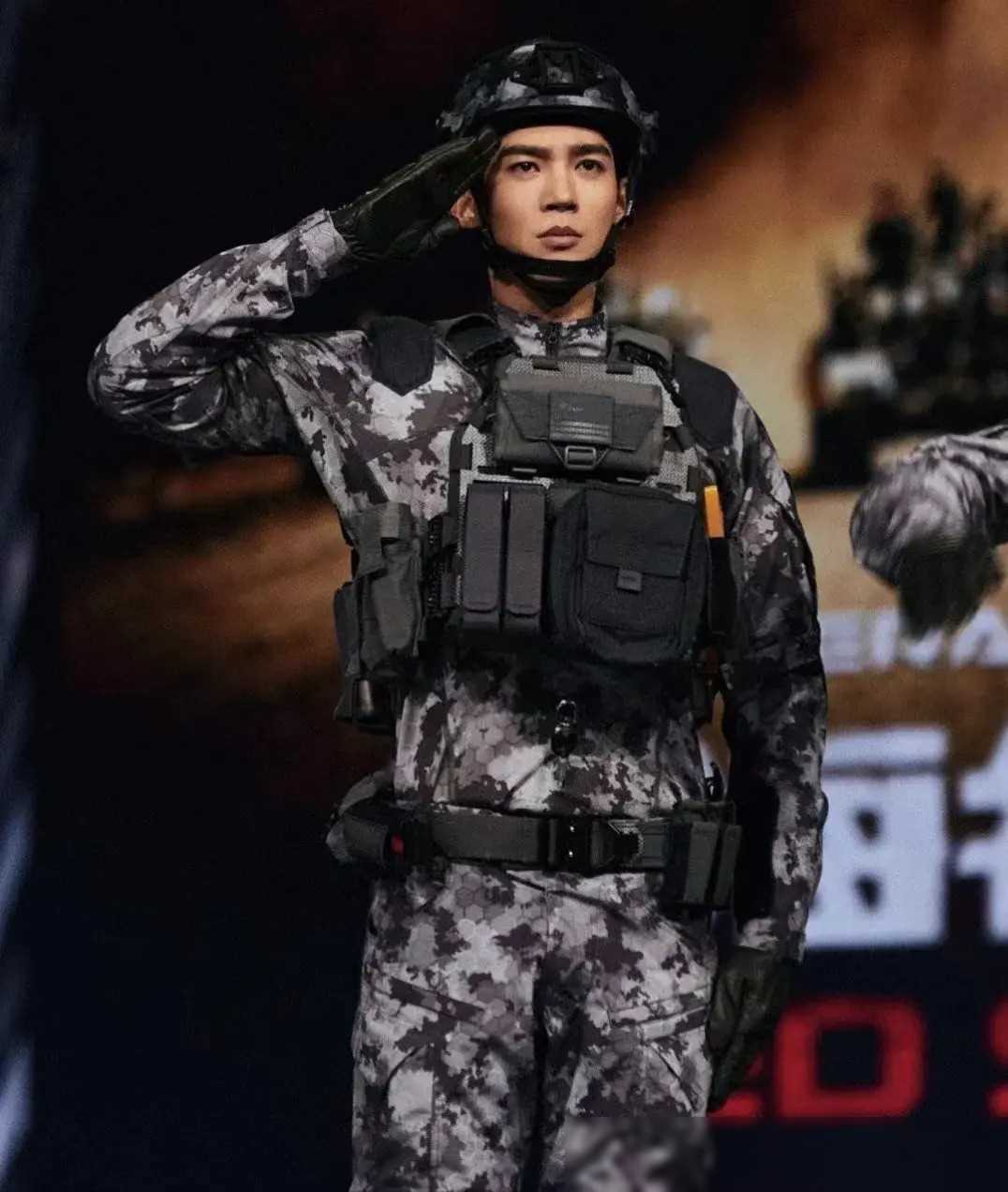 虎鲸变蛟龙红海行动2升级归来于适蛟龙小队霸气回归