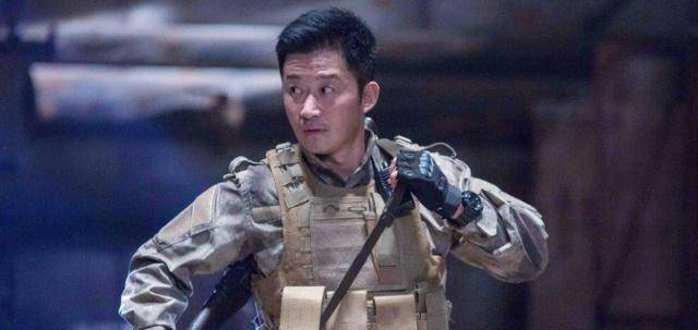 那就是功夫皇帝李连杰,李小龙出演的《精武门》相当经典了,但是李连杰