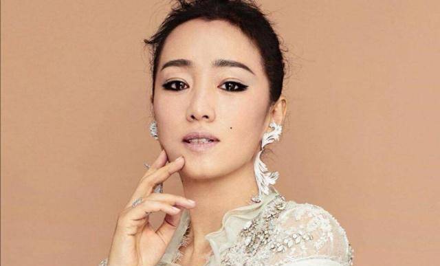 巩俐担心演不好戏?戛纳采访自曝担心演不好郎平,准备和排球生活