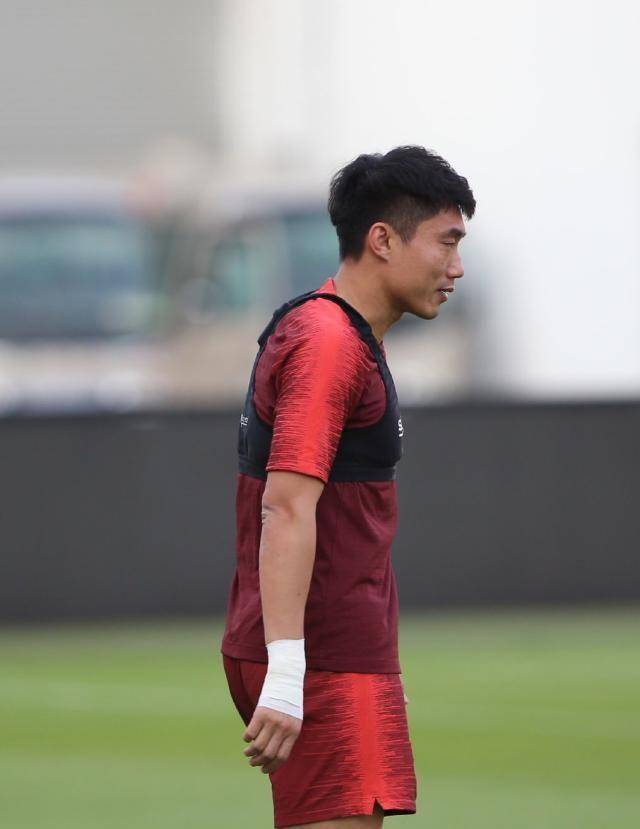 原创国足集训第二练老队长带伤上阵里皮幕后军师终于现身