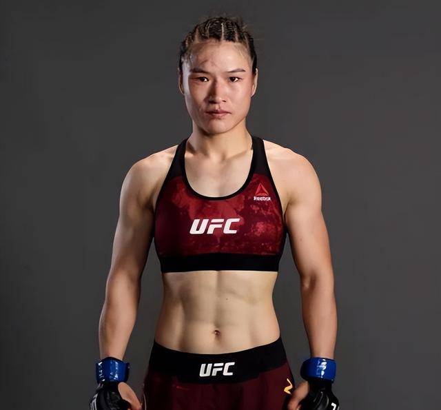原创张伟丽成功卫冕ufc女子草量级金腰带取得三连冠辉煌战绩