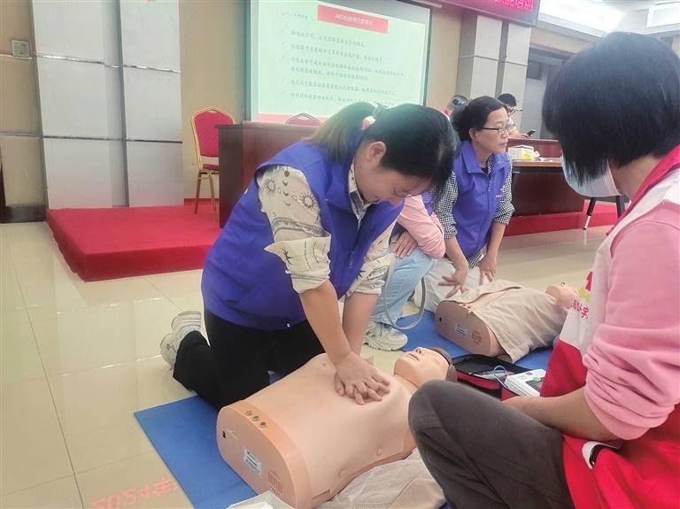 河源市为25个aed投放点推广普及急救技能_操作_讲座_巡回