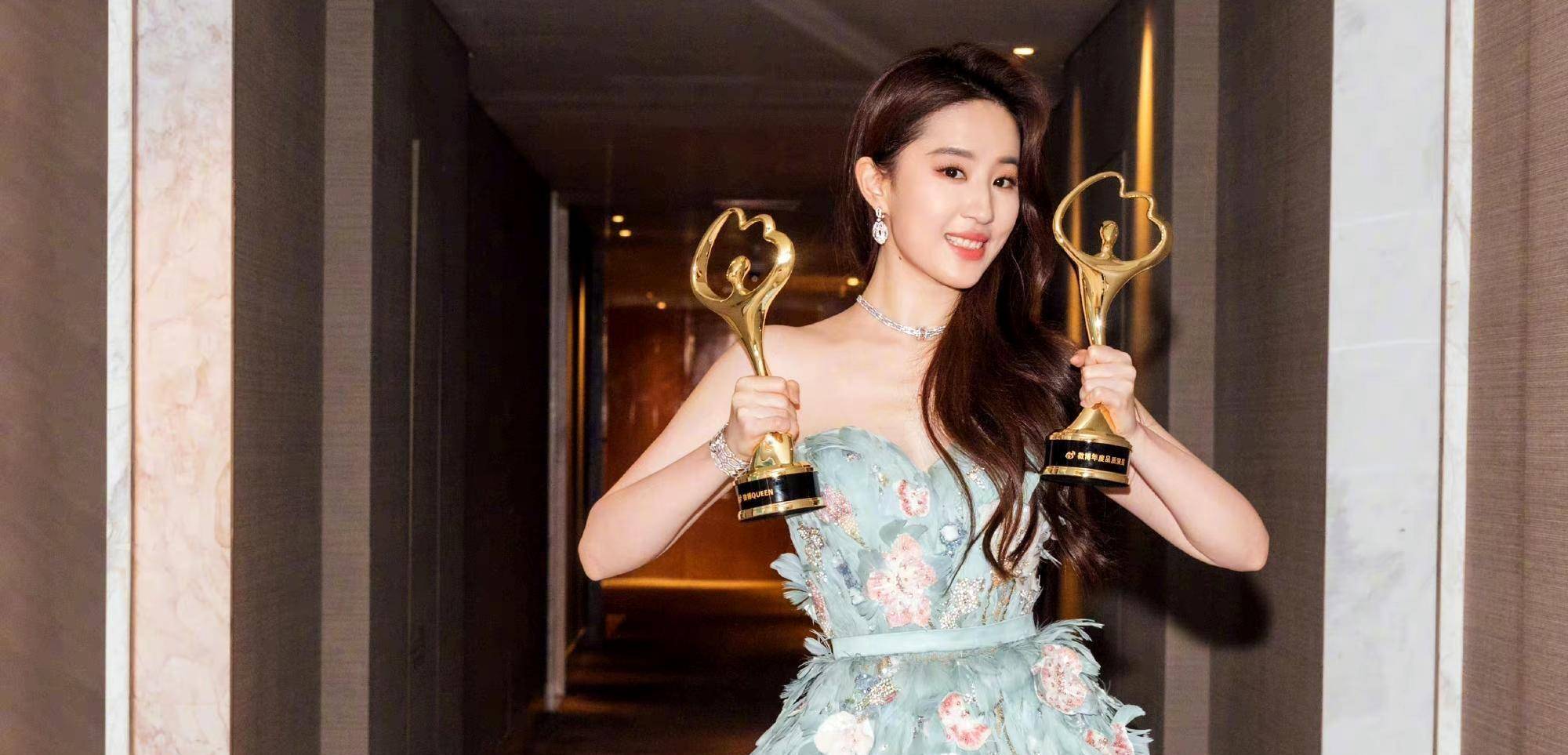 历届微博之夜king和queen,2016年成分水岭_明星_刘亦菲_杨紫