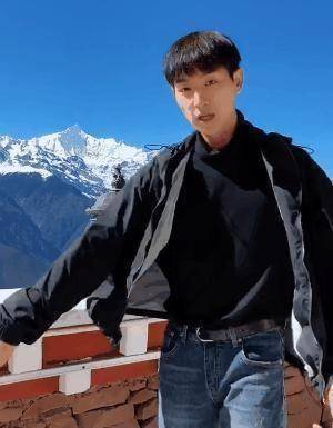原创国草颜值这位95后网红男模笑容太让人心动了吧
