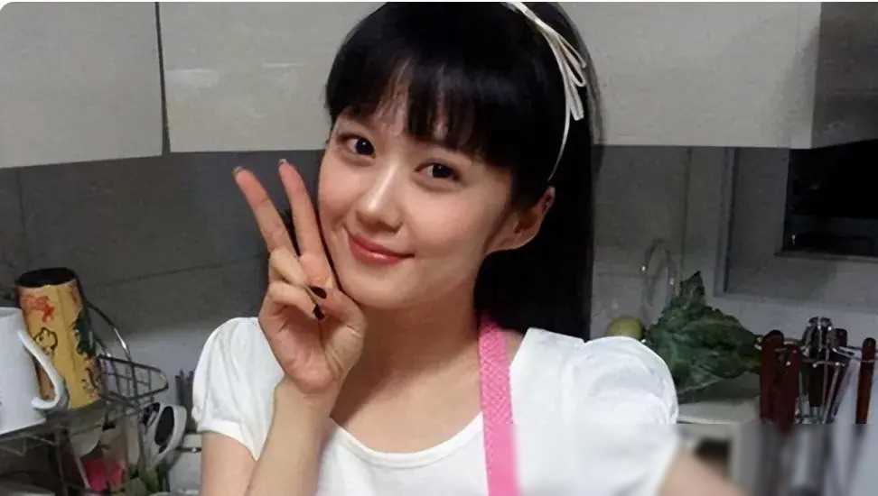 知名女星堕胎连生理期被骚扰,不堪压力求救社会_张娜拉_人们_生活