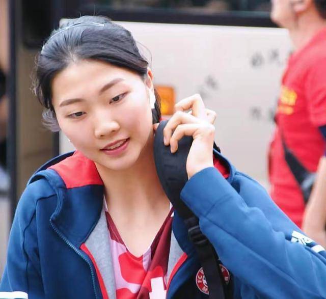 袁心玥宣布加盟土耳其瓦基弗银行队,开启留洋新篇章_中国女排_朱婷_巴