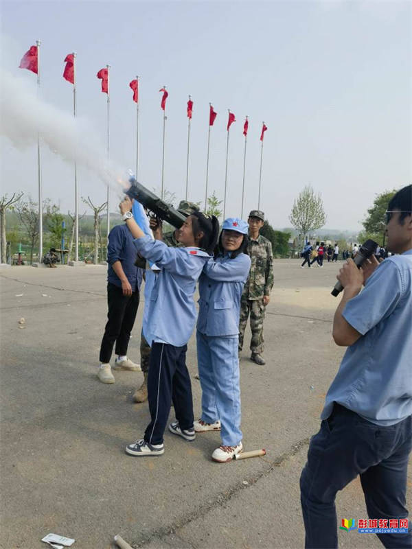体验促感悟研学助成长贾汪区英才中学组织学生开展春季研学活动