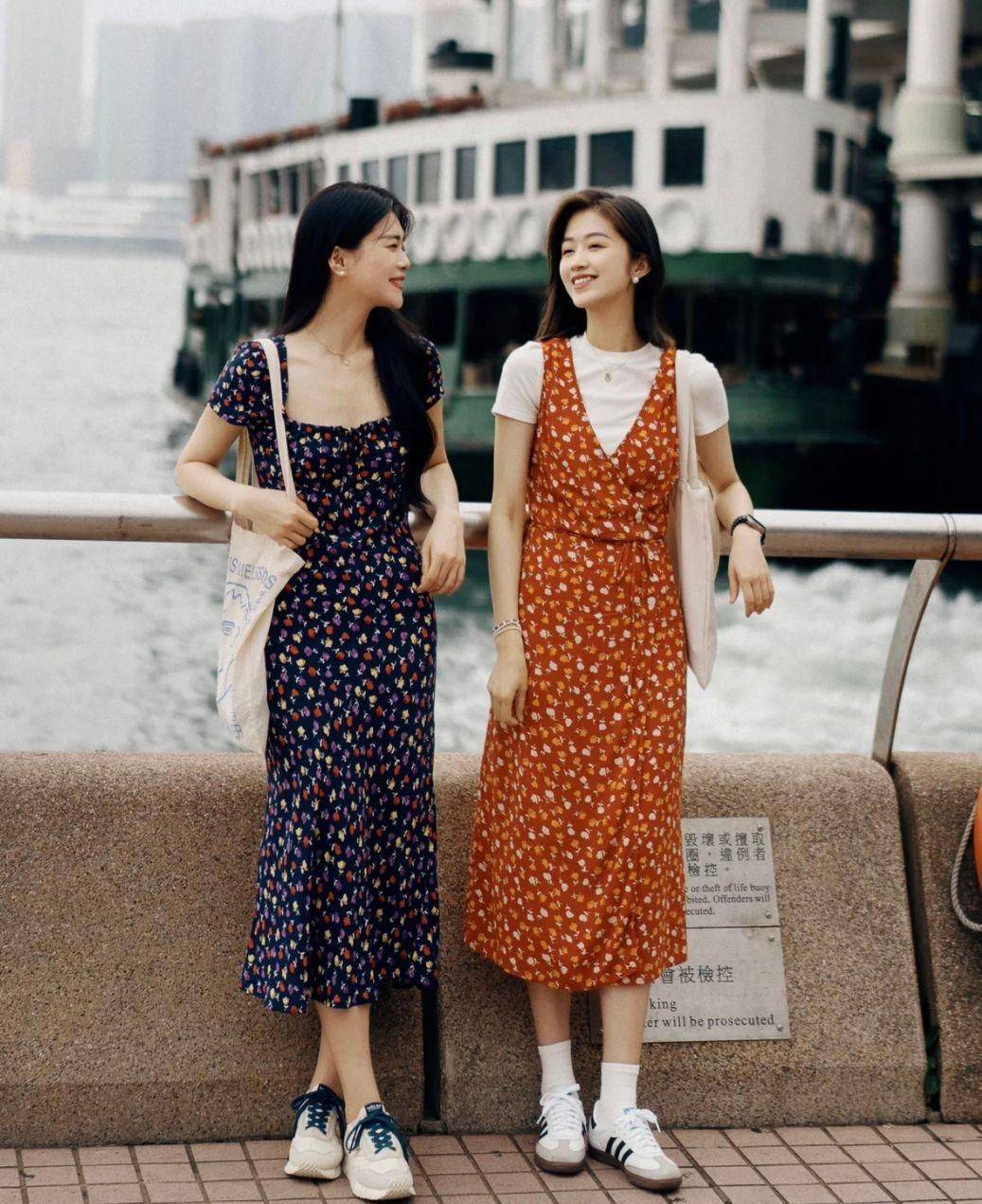 到了香港，发现满大街都是“长裙平底鞋”，出乎意料的时髦。