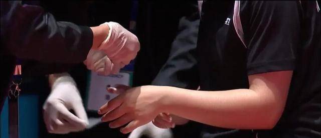 平野美宇在乒乓球世界杯首战中展现崭露头角_比赛_乔斯林_日本