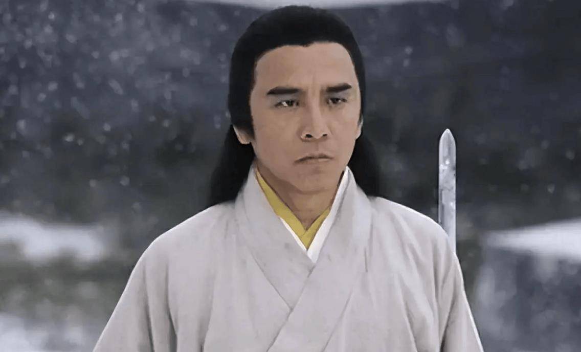 在演绎这个"窝囊"角色的同时,成功地摆脱了以往古装剧的固定演绎模式