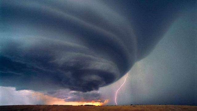 原创1974年美国超级龙卷风一天损失超6亿美金造成5500人伤亡