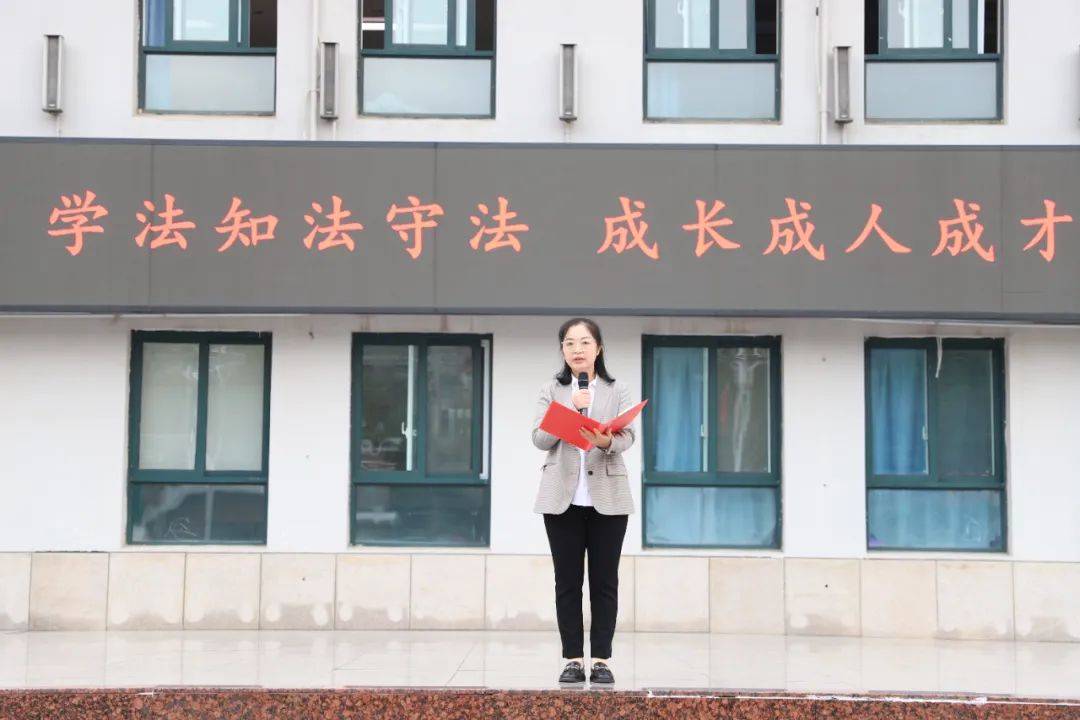 维护国家安全赓续红色精神郑州群英中学举行主题升旗仪式