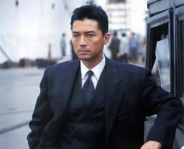 尊龙近况揭秘风采依旧魅力不减当年