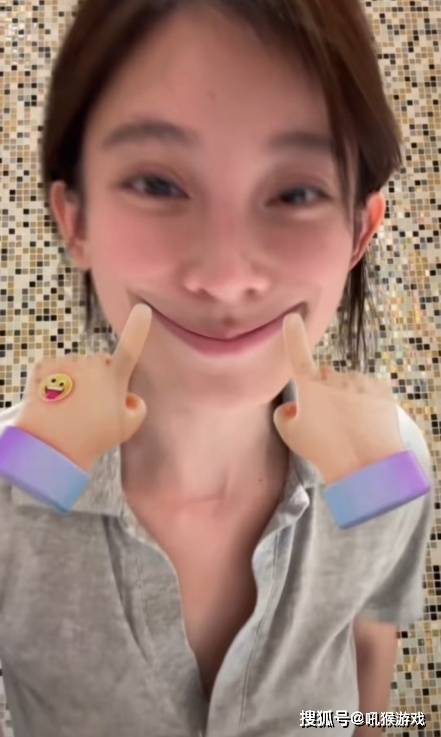 原创冯提莫直播卸妆观众10w卸完妆素颜真的不难看底子很好