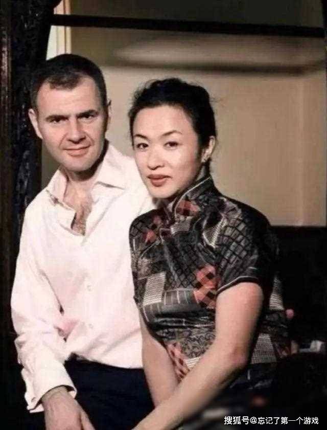 金星官宣复婚幸福的一家五口亮相民政局