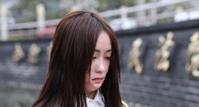 原创安徽16岁少女周岩因拒绝官二代被泼汽油毁容如今过得还好吗